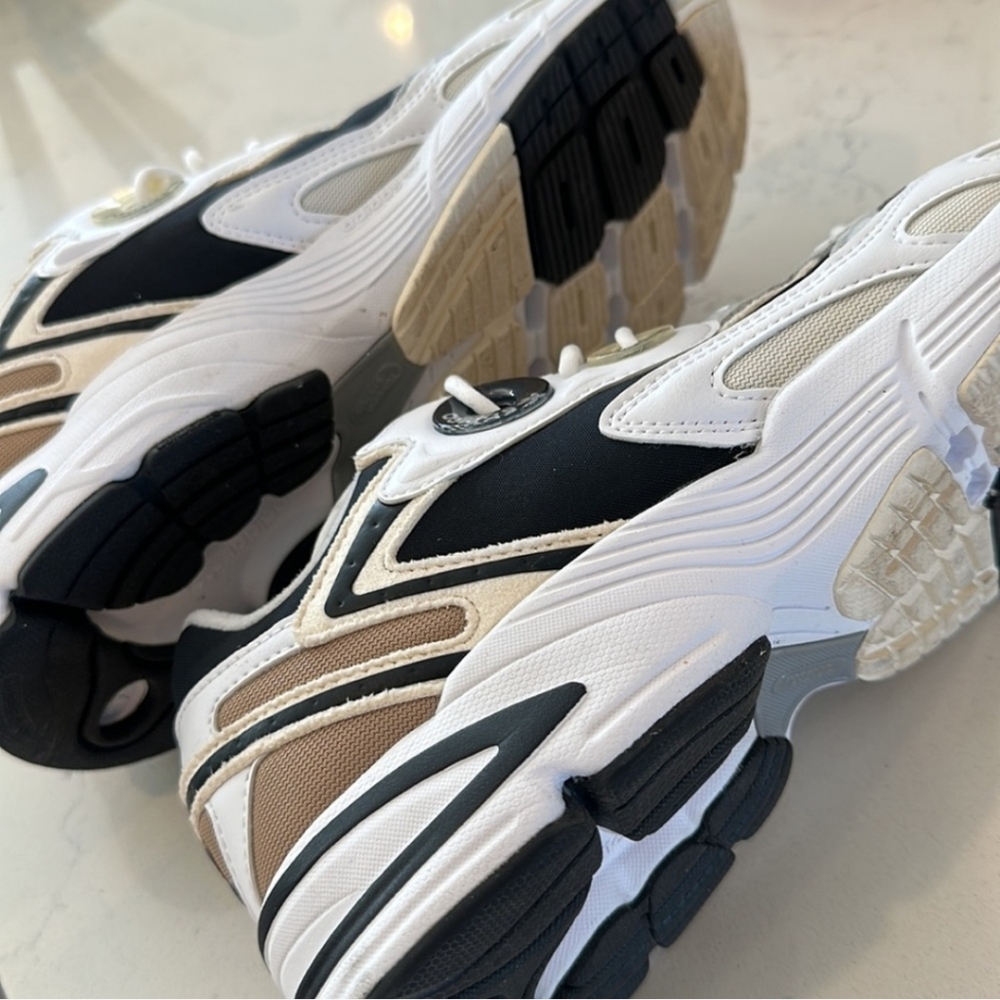 Adidas (WMNS) Astir 'White Black' - Picture 6 of 9